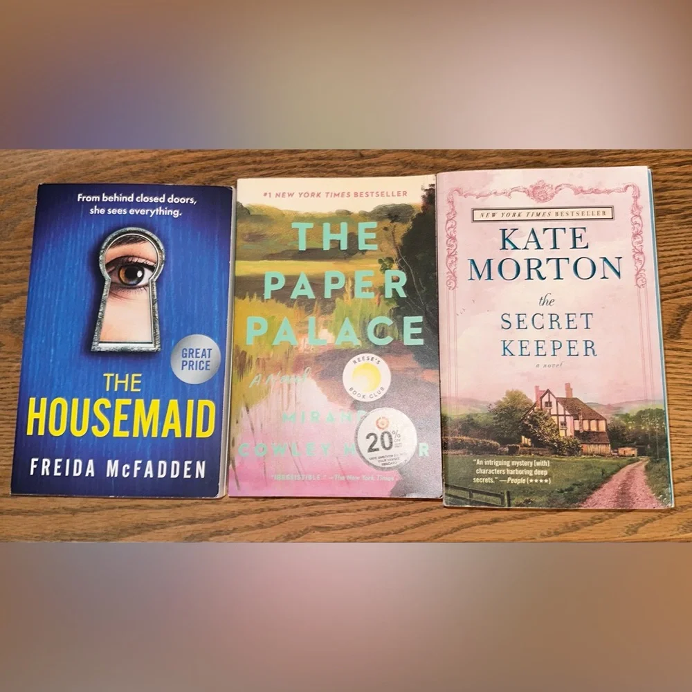 Book bundle - Picture 1 of 4